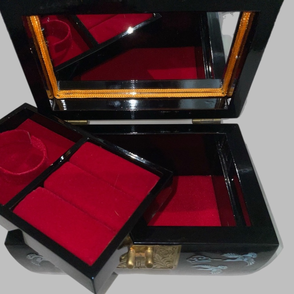 Vtg. Korean Lacquered Jewelry Box: Mother of Pearl Inlay; 2 velvet layered trays - Picture 5 of 8